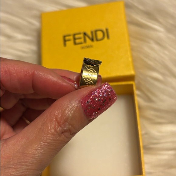 Fendi size 6 ring! Call out: A little scuff on the F initial on the ring. - Picture 8 of 11